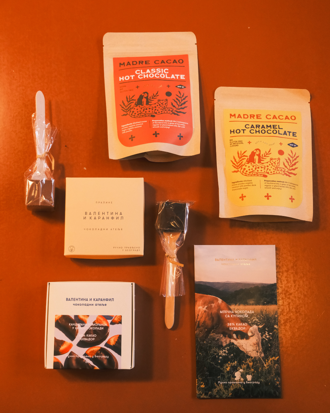 Sadržaj novogodišnjeg poklon miksa Valentina i Karanfil sa čokoladama i pralinama