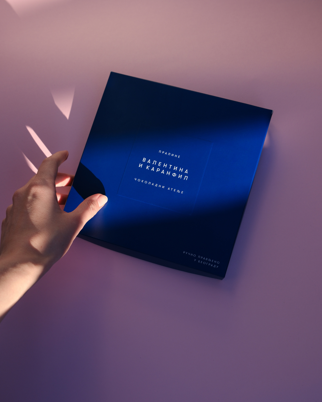 Elegantna poklon kutija Valentina i Karanfil za korporativne poklone