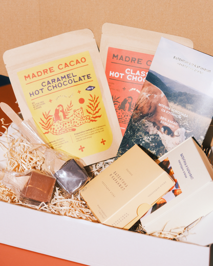 Detalj novogodišnjeg čokoladnog poklon miksa sa ručno rađenim proizvodima