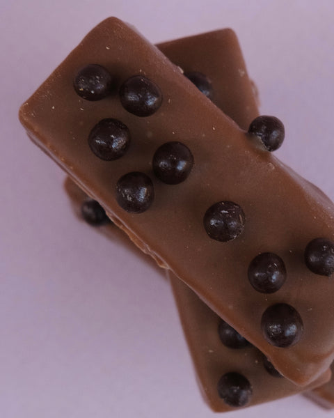 Mlečna čokolada sa kremom od karamelizovanog lešnika